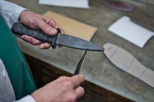 Sharpen a knife without sharpener