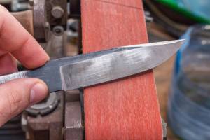how to Sharpen a Knife Using a Belt Sander